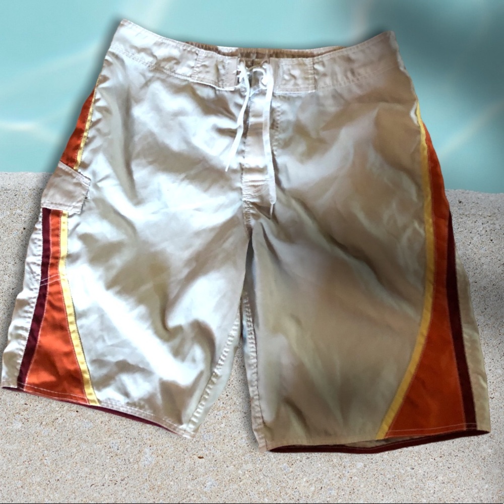 💛AMERICAN EAGLE OUTFITTERS RETRO INSPIRED BOARD SWIMMING SHORTS